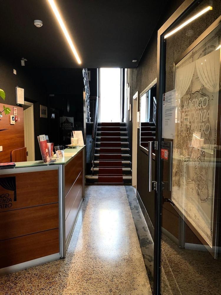 Albergo Residenza Al Teatro อูดิเน ภายนอก รูปภาพ