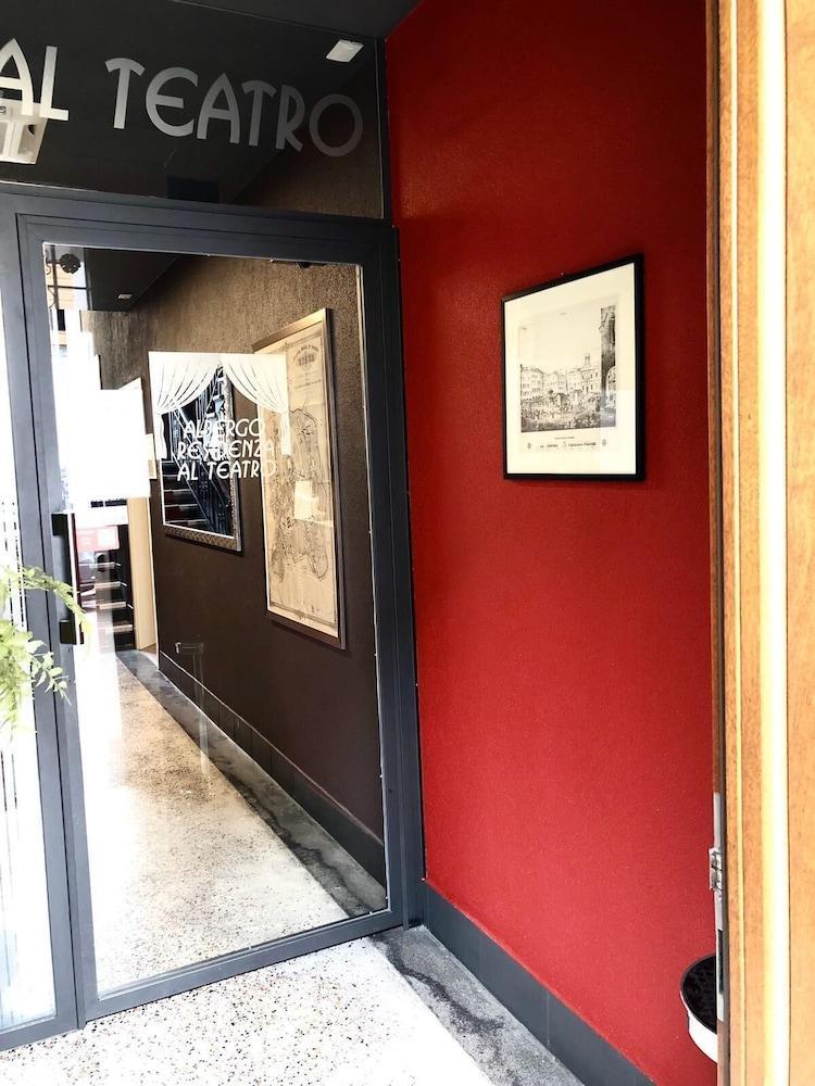 Albergo Residenza Al Teatro อูดิเน ภายนอก รูปภาพ